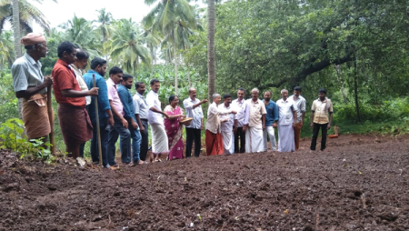 കരനെൽ കൃഷി വിത്തിടൽ